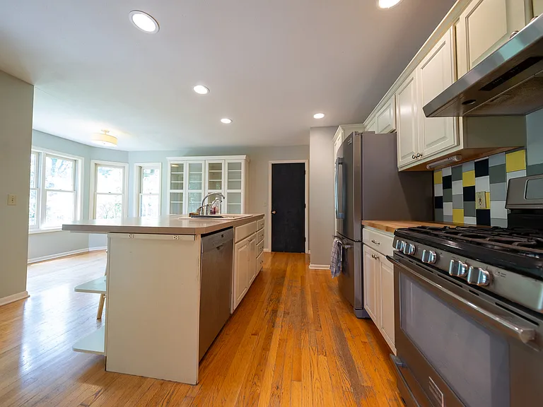 210 Orchard St N — Photo 8