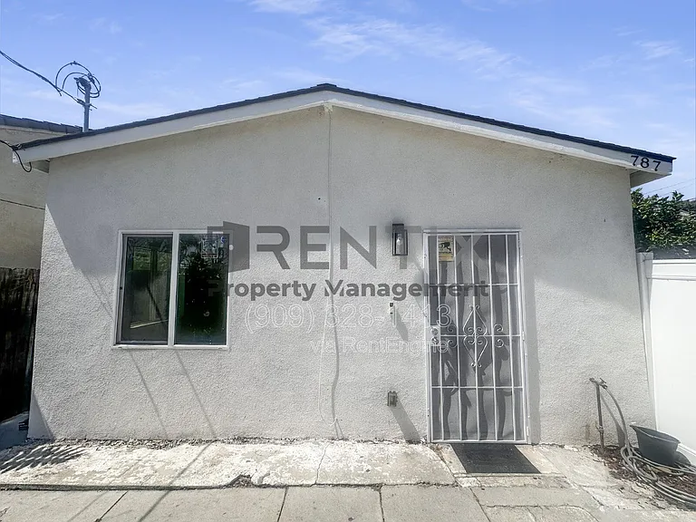 787 N Reservoir St — Photo 2