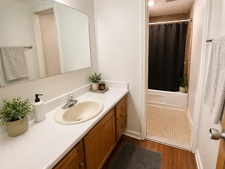 Varsity Management - 515 Walnut — Photo 24