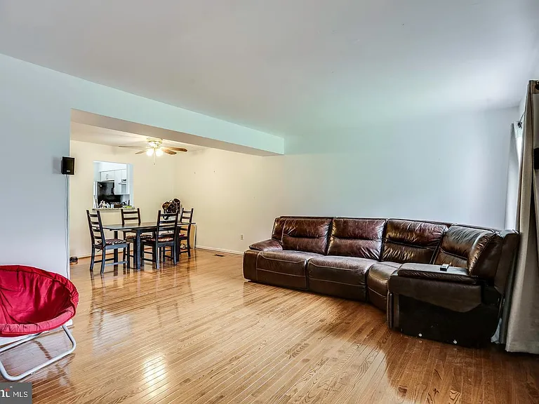 6212 Briar Ct — Photo 10