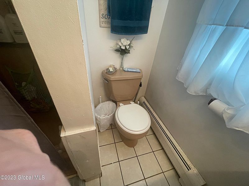 5th image of 826 Hampton Avenue