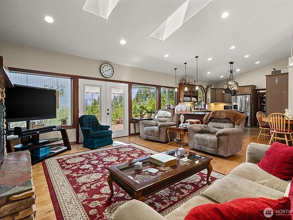 4th image of 1471 E Webb Hill Road