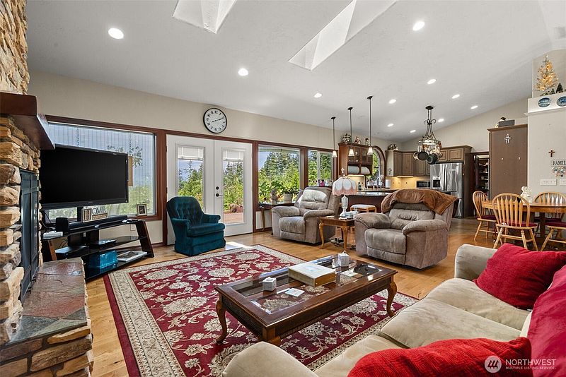4th image of 1471 E Webb Hill Road