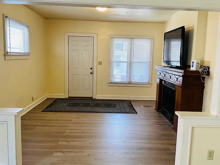 494 E Maynard Ave — Photo 4