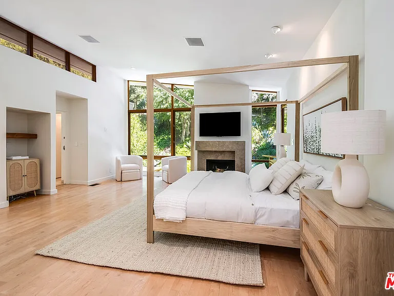 3600 Mandeville Canyon Rd — Photo 28