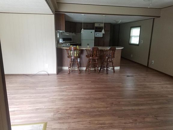 4th image of 59036 Jerrdean Dr