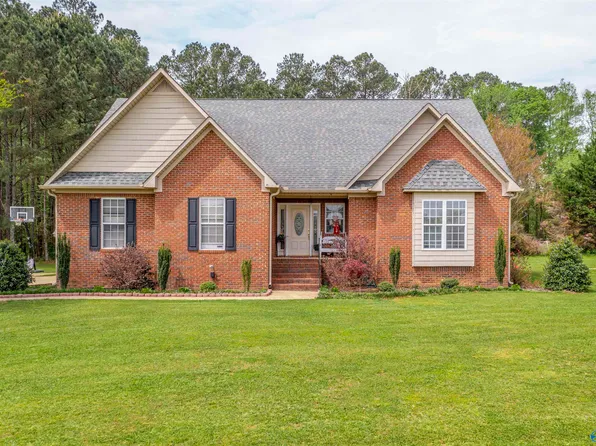 50 Fox Chase Dr, Hokes Bluff, AL 35903