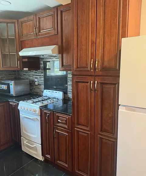 905 Irving St #1 — Photo 3
