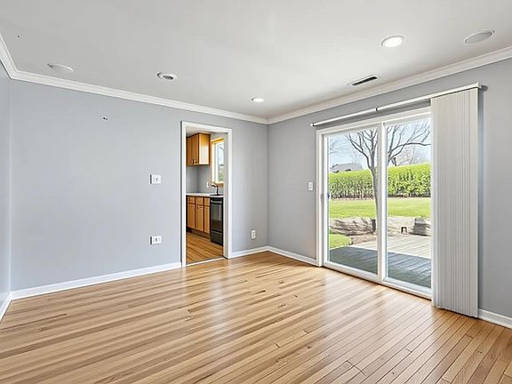 4th image of 327 Kenwood Dr
