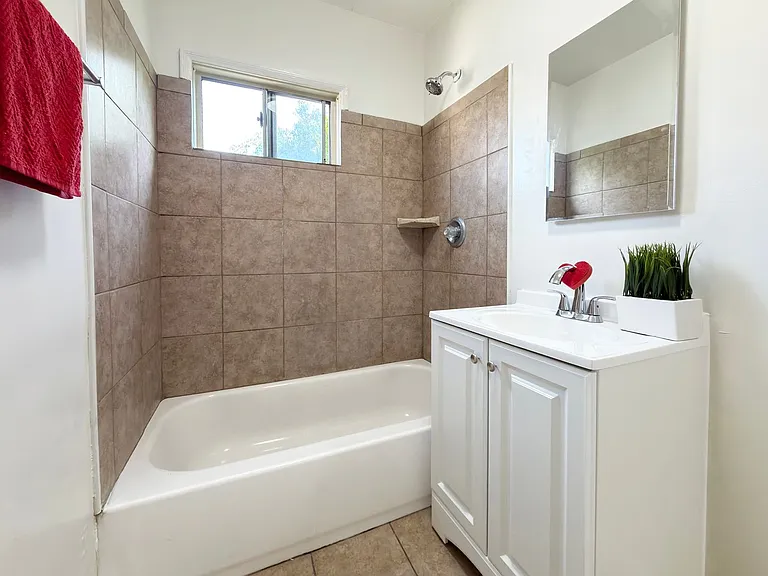2021 Pine Ave — Photo 24