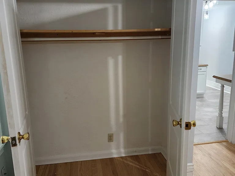 Large closet in the middle room
