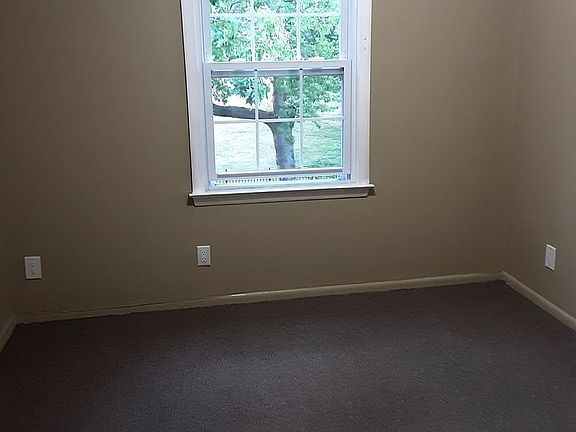 5th image of 166-24 Gothic Dr #3