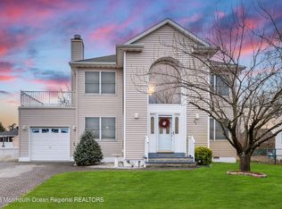 39 Harbor View Ln, Toms River, NJ 08753