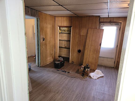 2nd image of 212 E Oregon St