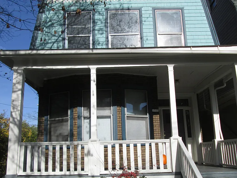 2325 NW Hoyt St — Photo 1