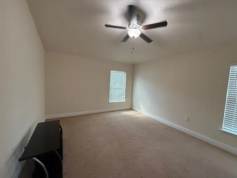585 W Runyon Loop — Photo 12