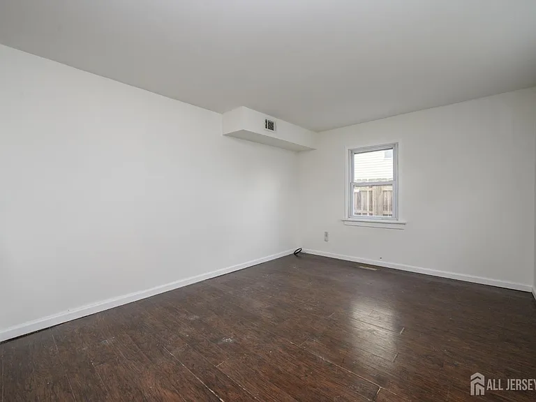 438 Belgrade St — Photo 4