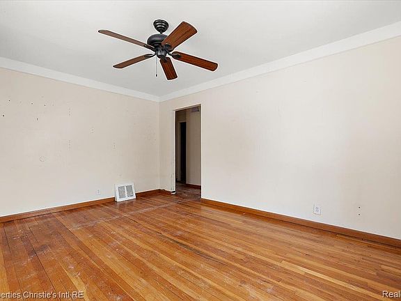 3rd image of 23704 Hazelwood Ave