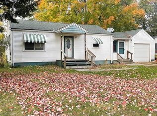 2207 Beach Dr, Akron, OH 44312
