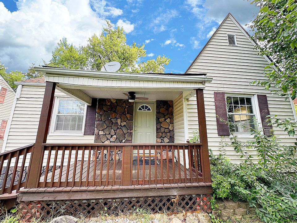 1st image of 1061 Macgill St