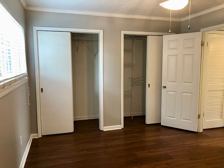 2704 Hanover Cir S — Photo 10