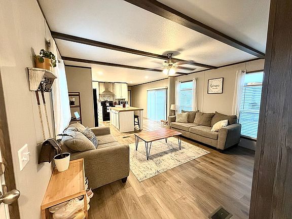 Living room/kitchen