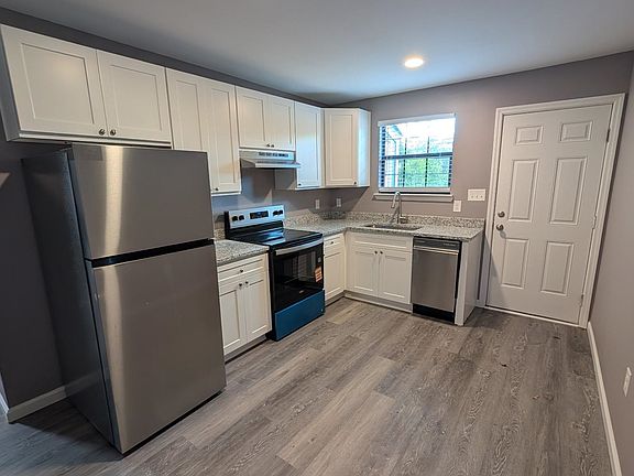 4th image of 1558 Patrick Ave