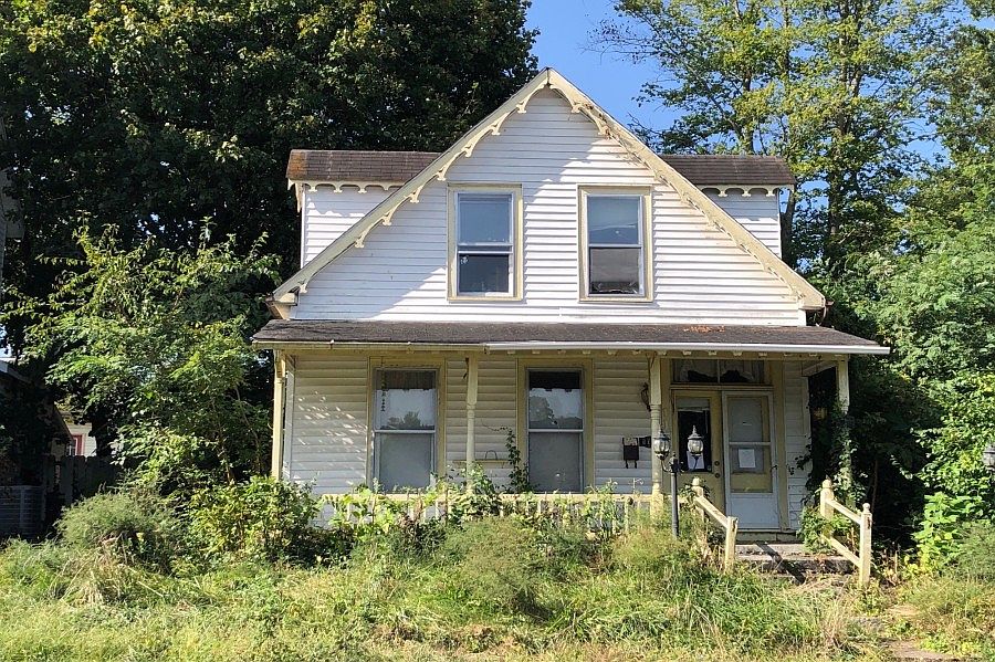 1st image of 115 S Jackson St