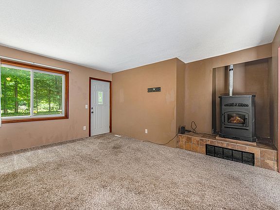 3rd image of 10016 Arends Ave NE