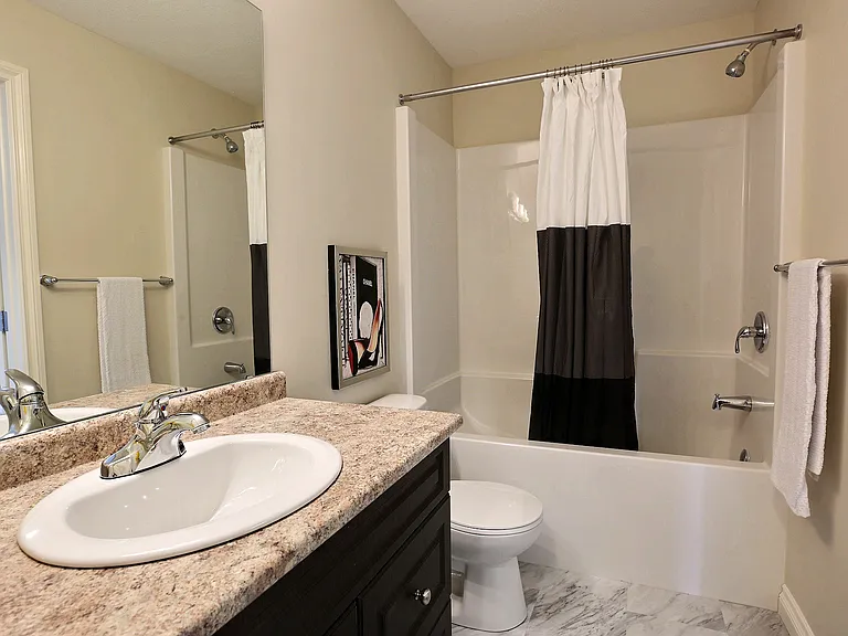 5636-5636B Vedette Rd #5600 — Photo 2