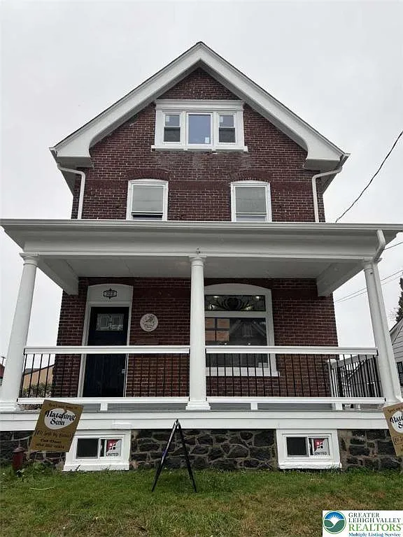 322 E Fairview St photo 1