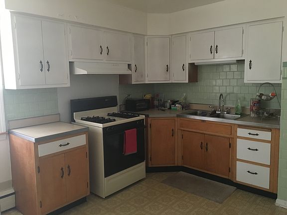 2nd image of 2301 W Glenlake Ave APT 2W