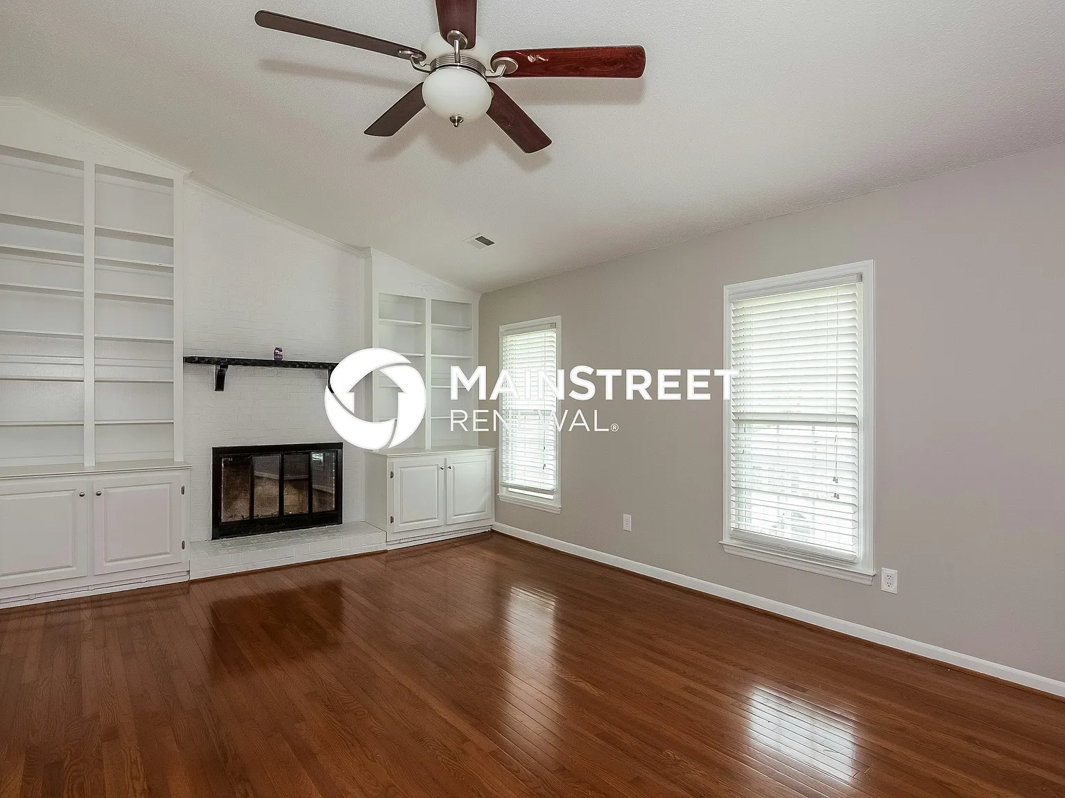 9020 Louvaine Dr — Photo 2