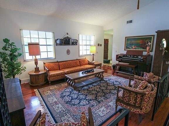 4th image of 3102 Swan Ln