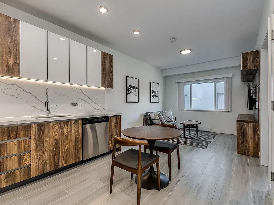 1168 Pendrell St #203