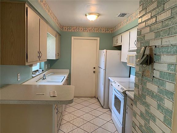 2nd image of 8015 W Elm St