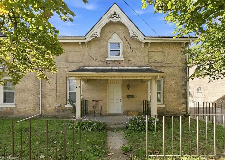 63 East Ave #UPPER
