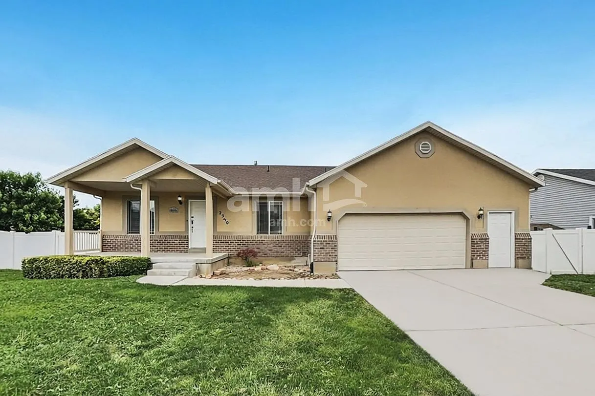 6 bed, 3.0 bath, 2900 sqft, $2,875 — Photo 1