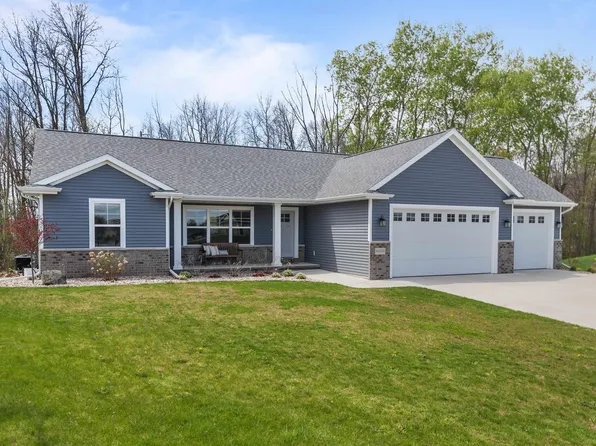 N1734 Baileys Harbor Ct, Greenville, WI 54942