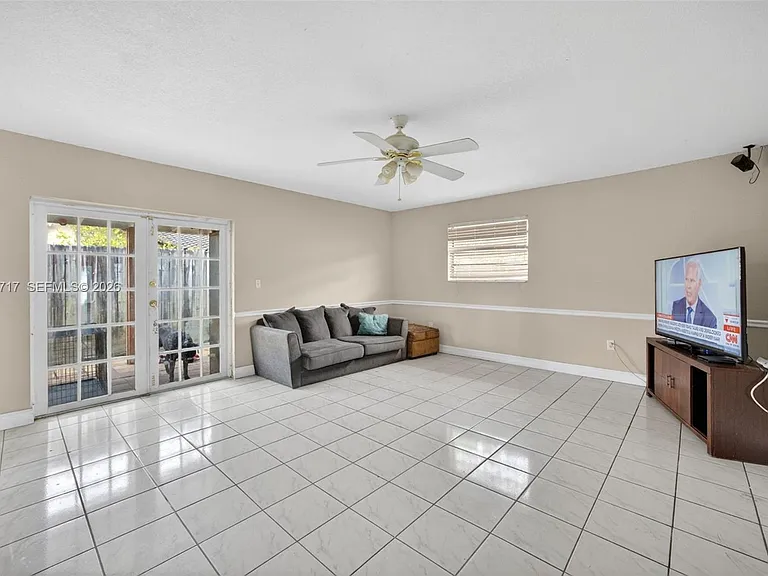 313 NW 132nd Pl — Photo 11