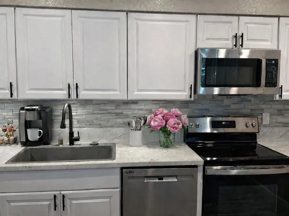 Los Arboles Apartments, 201 4th St #113, Del Mar, CA 92014