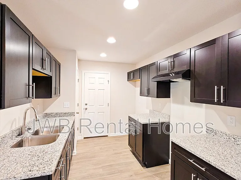1562 W 32nd St — Photo 2