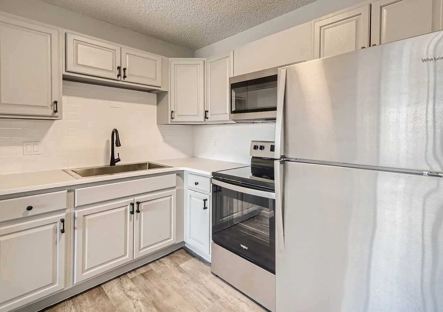 Riverbend Apartments — Photo 1