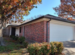 6618 Parkview Ln, North Richland Hills, TX 76182