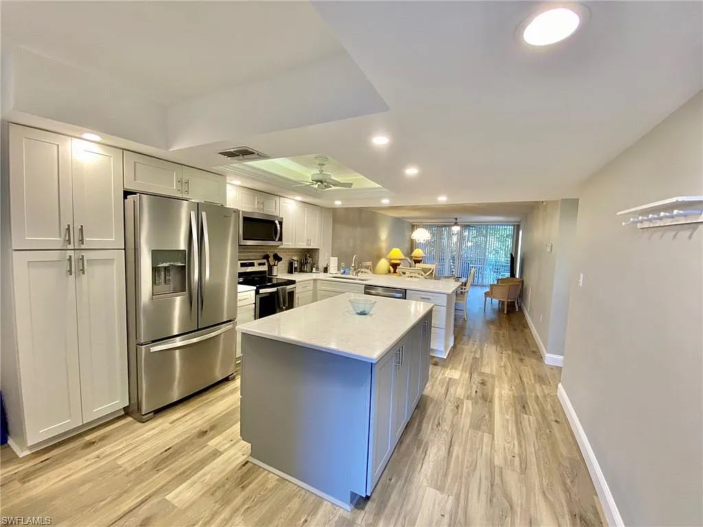 2 bed, 2.0 bath, 1271 sqft, $5,000 — Photo 4
