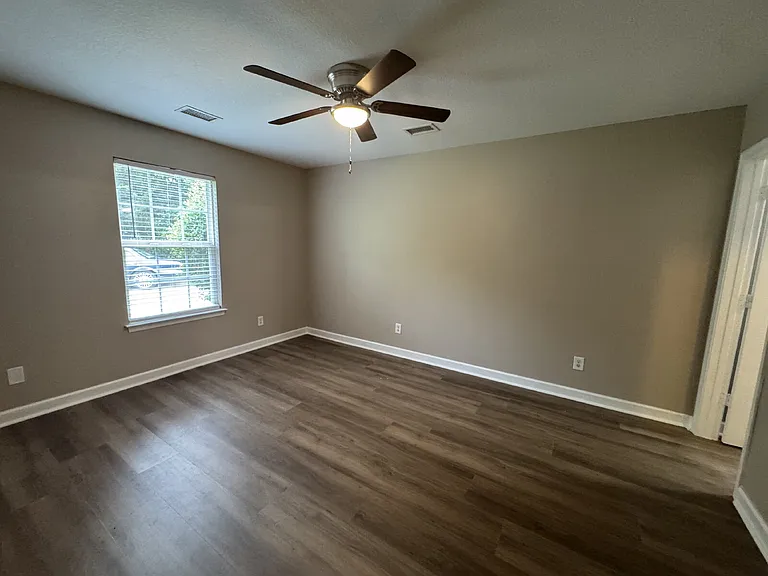 867 Louie Ln — Photo 8