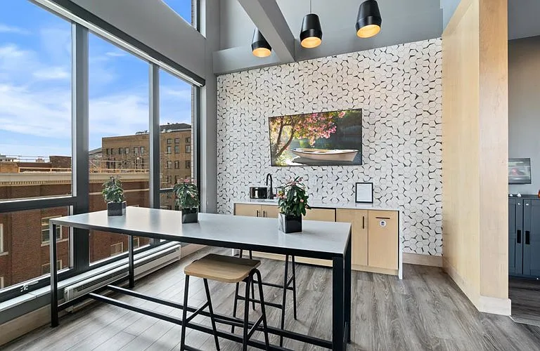 240 Park Avenue — Photo 39