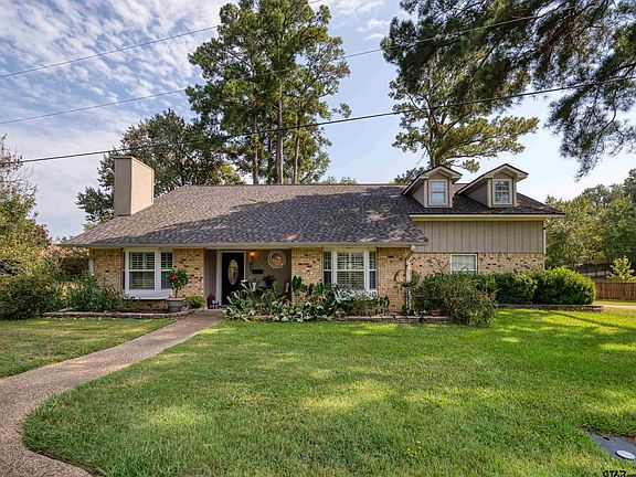 2nd image of 200 Pin Oak Dr