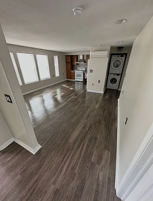 2 bed, 1.0 bath, 847 sqft, $1,600 — Photo 3