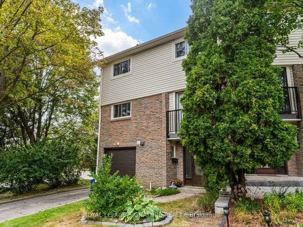 7251 Copenhagen Rd #16, Mississauga, ON L5N 2H6